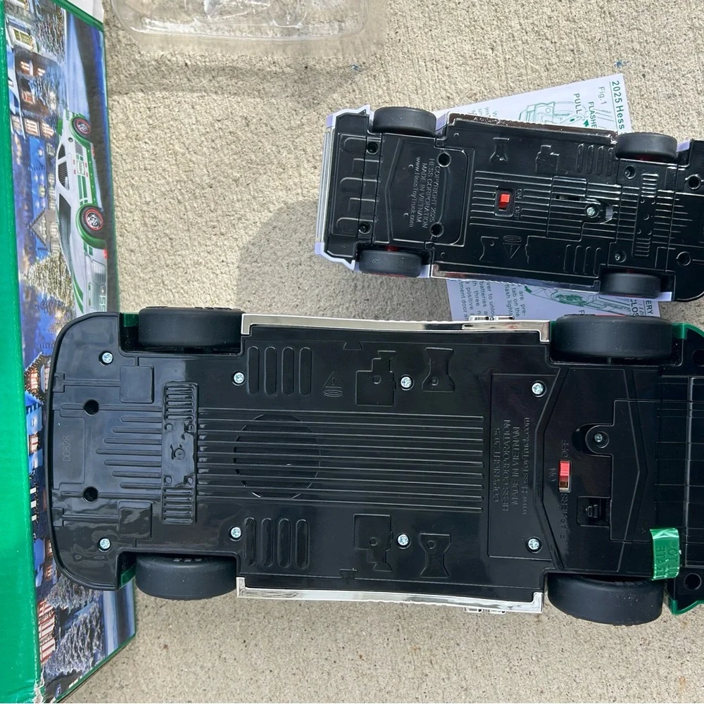 Hess Stock Car Racers Battery Operated Boxed Set with LED Lights & Racing Sounds - Picture 6 of 6